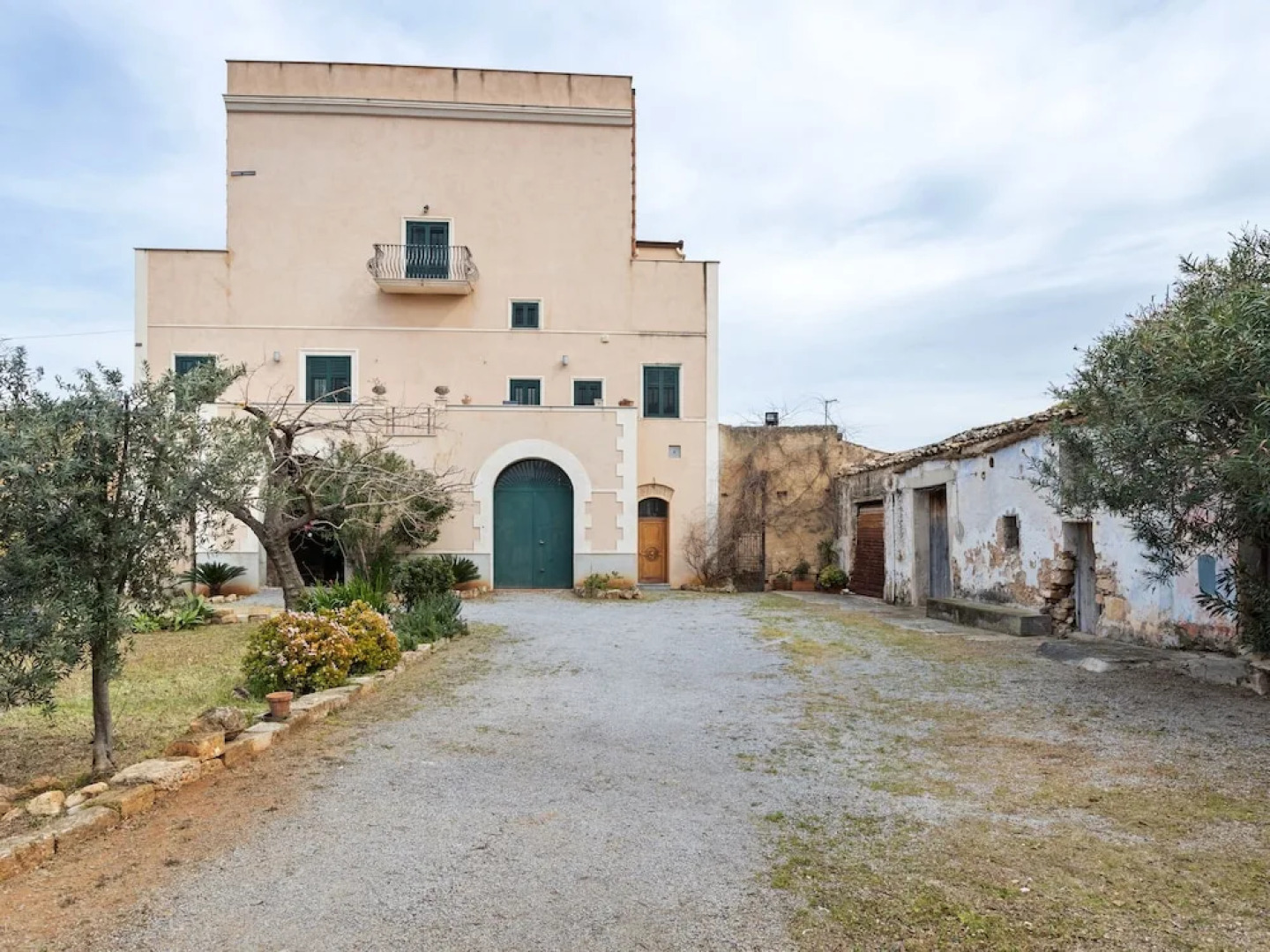 Enticing Holiday Home in Portella di Mare Near Sea Beach