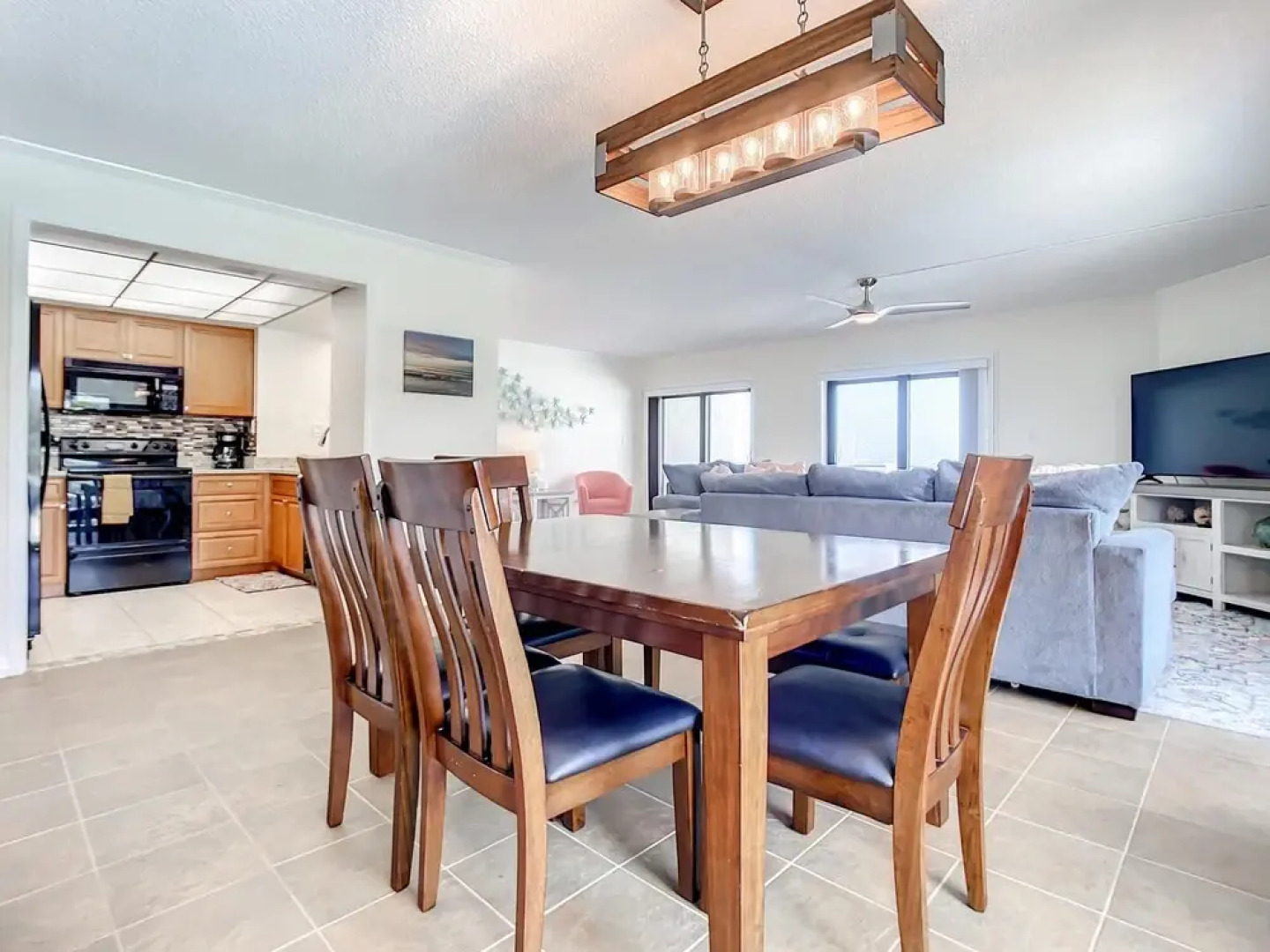 Ocean View Ground Level Seascape Towers Overlooking Pool Walk Right out to the Beach Sst126