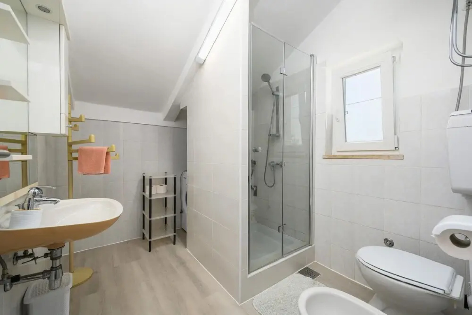 Awesome Home in Tar With Wifi and 3 Bedrooms