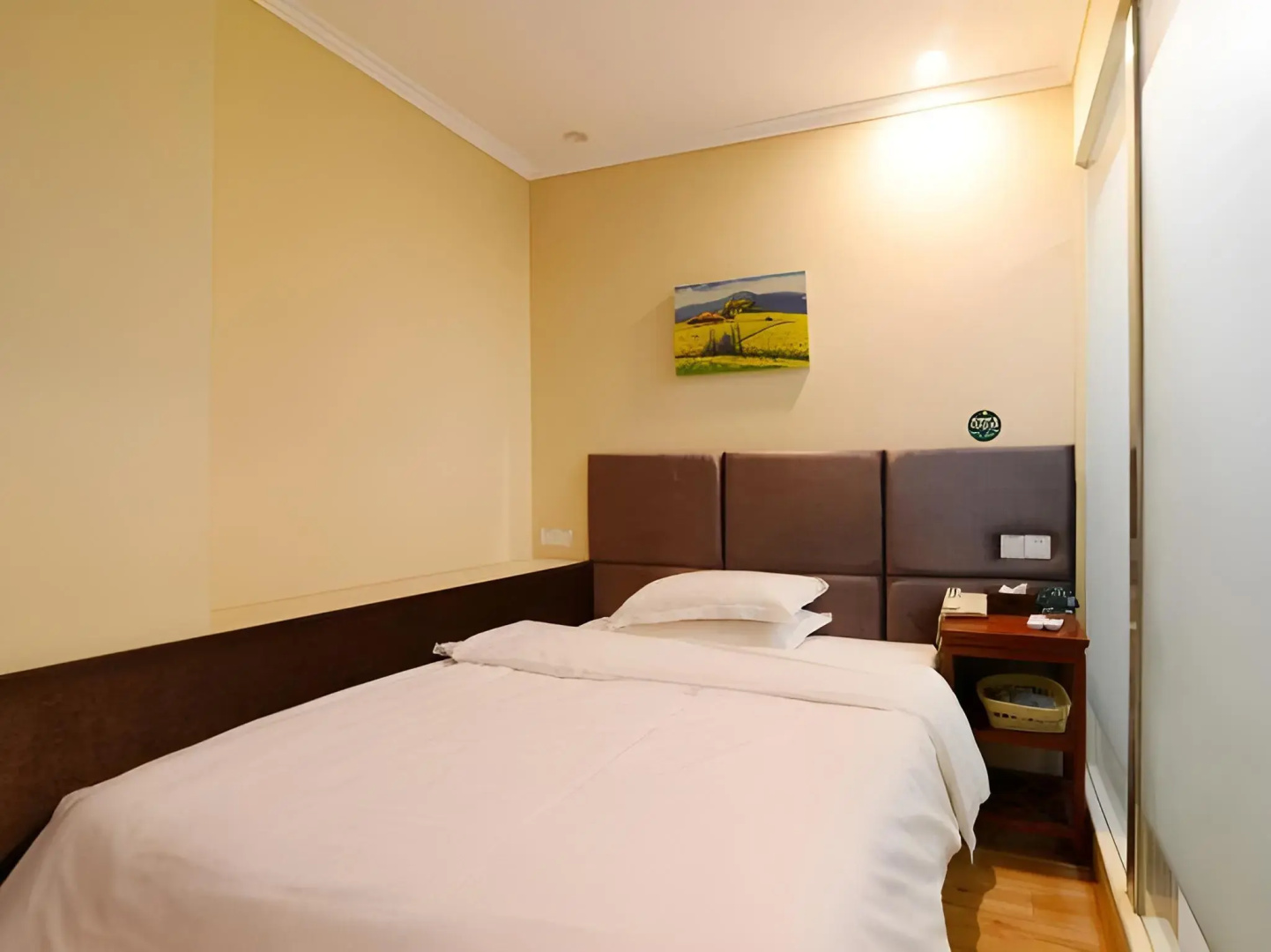 GreenTree Inn JiangSu ZhenJiang DingMao Industrial Park WoDe Square Express Hotel