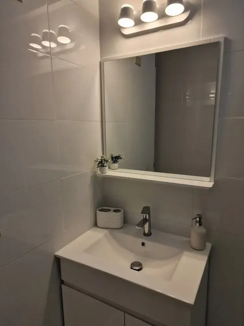 2 Bed parking gated modern