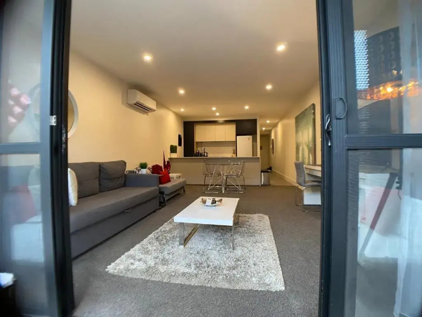 The Gallery Luxe 1 BR Executive Apartment in the heart of Braddon Wine Secure Parking WiFi