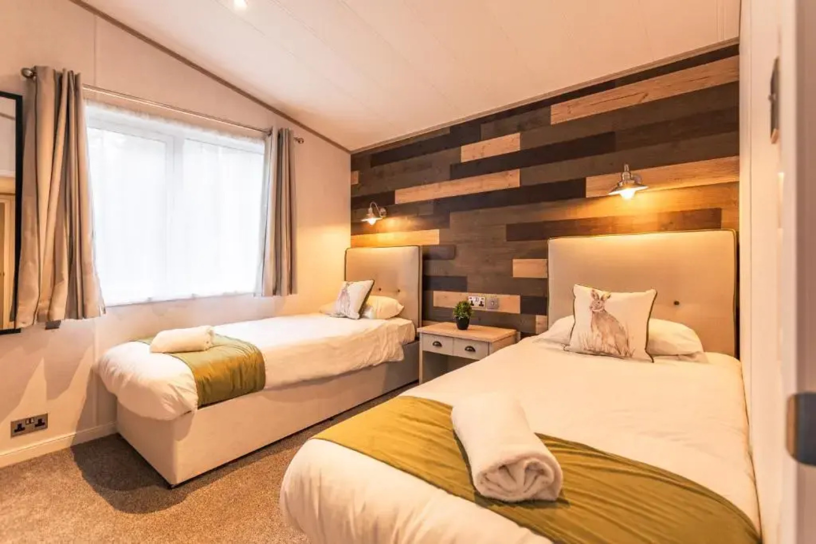 Hemingway Lodge with Hot Tub