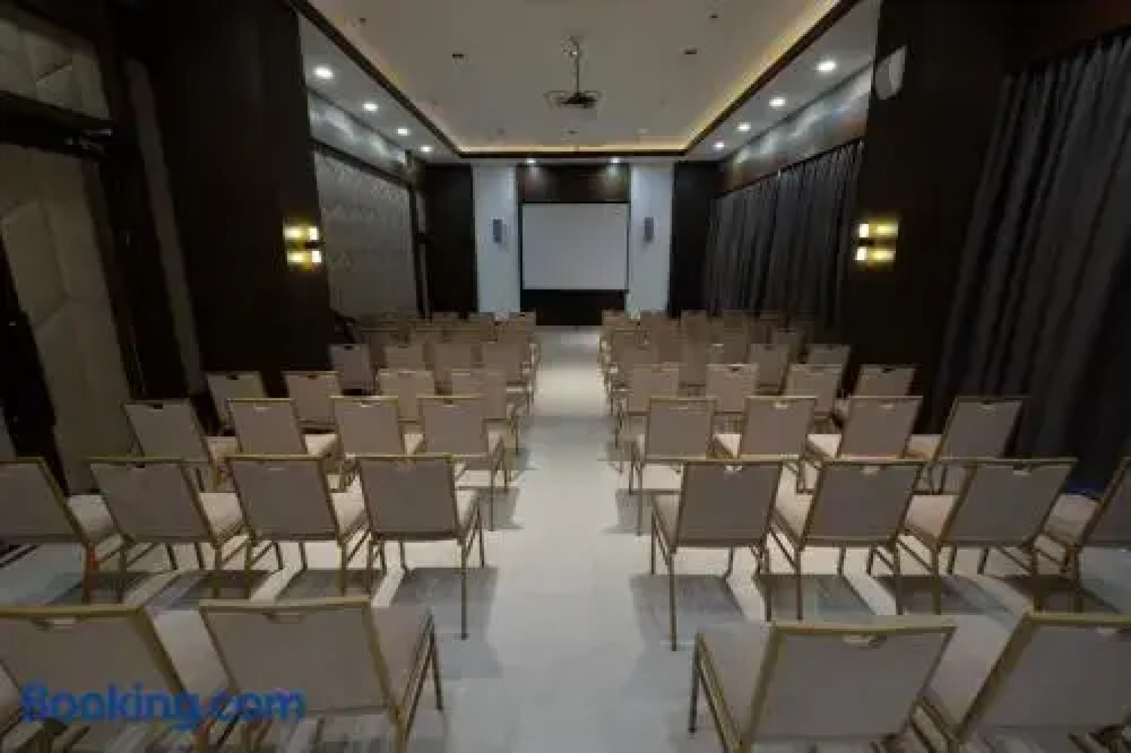 Cebu One Tectona Resort Hotel powered by Cocotel