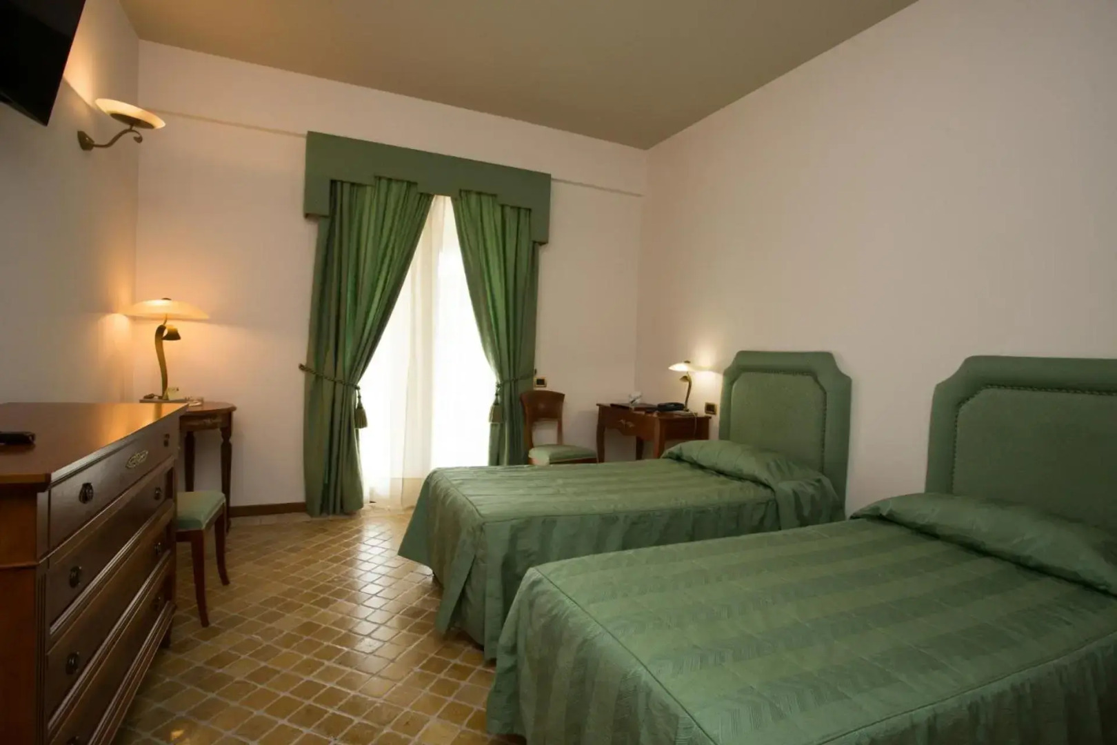 Hotel Tritone
