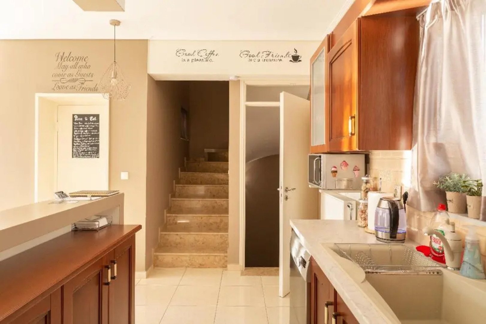 MiLo Luxury House -Free Airport pick up-10min drive