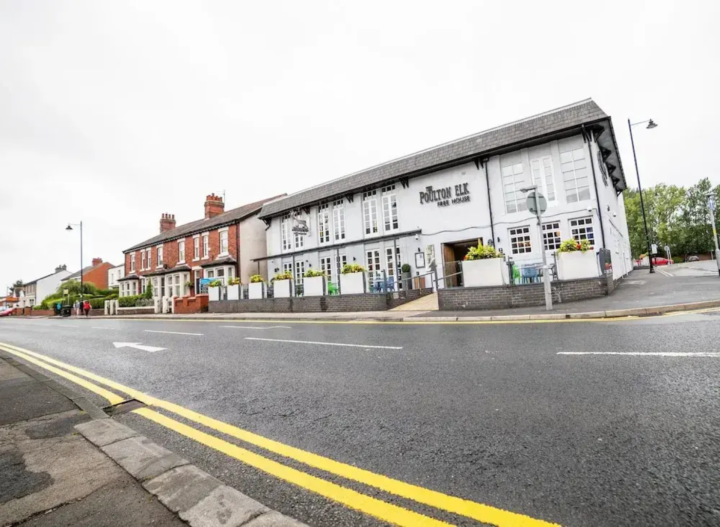 The Elk Suite Sasco Apartments