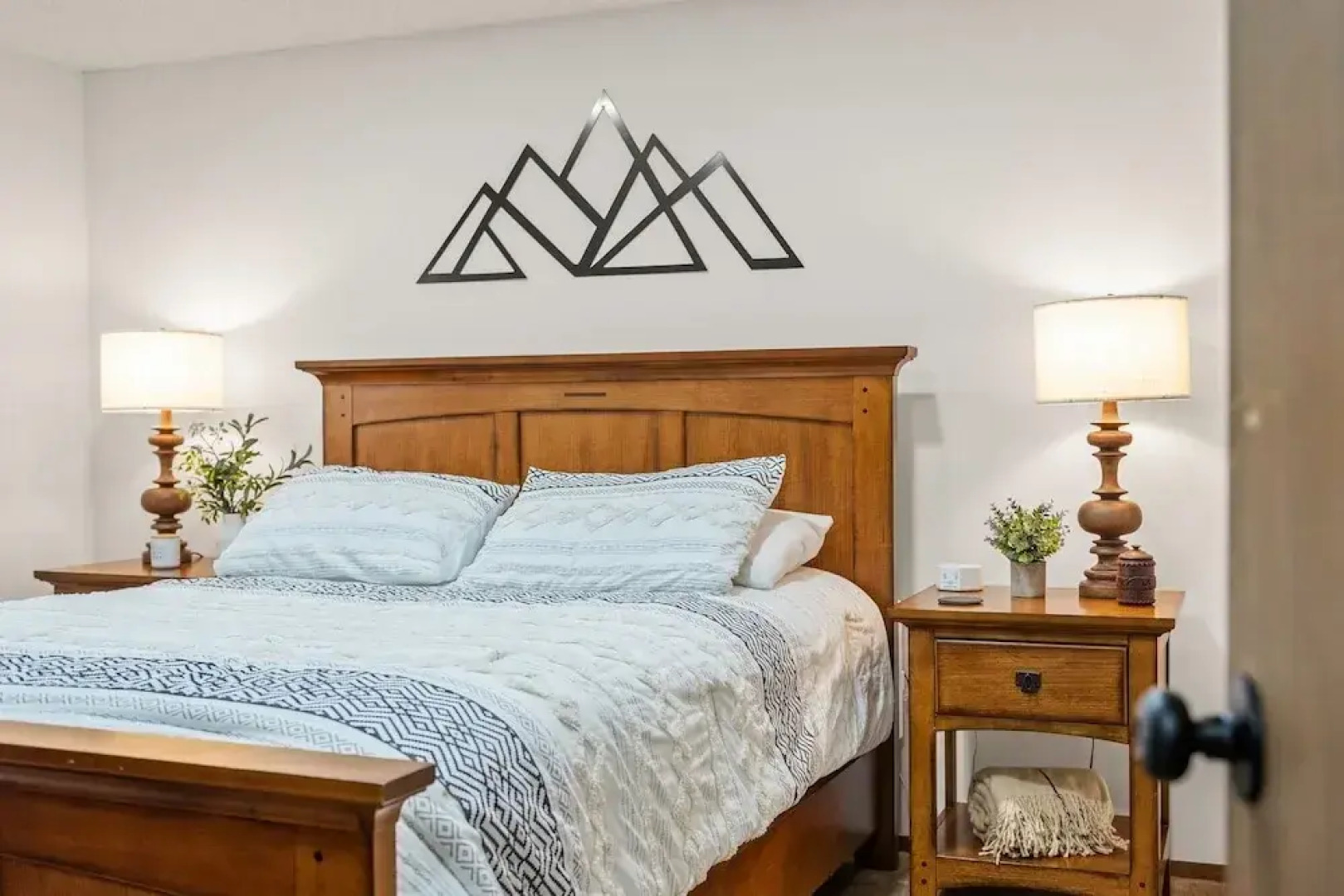 The Bear s Den by Avantstay Prime Location Renovated w Movie Game Room