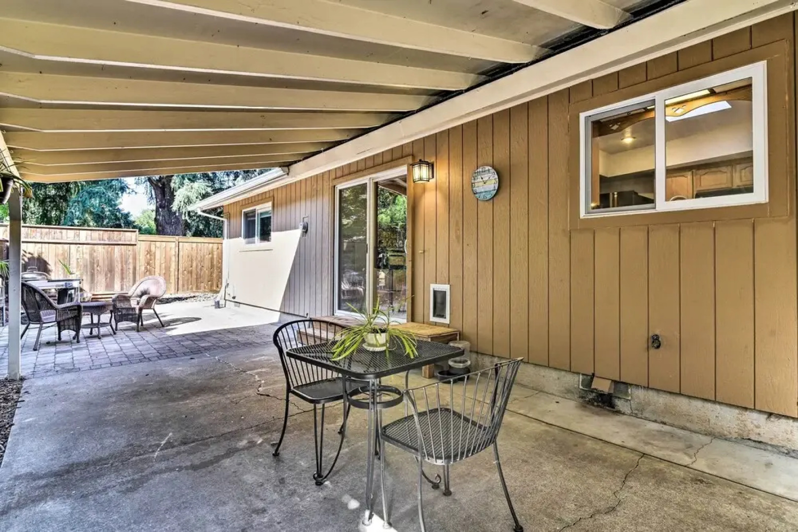 Charming Hillsboro Home w/ Yard, Dogs Welcome