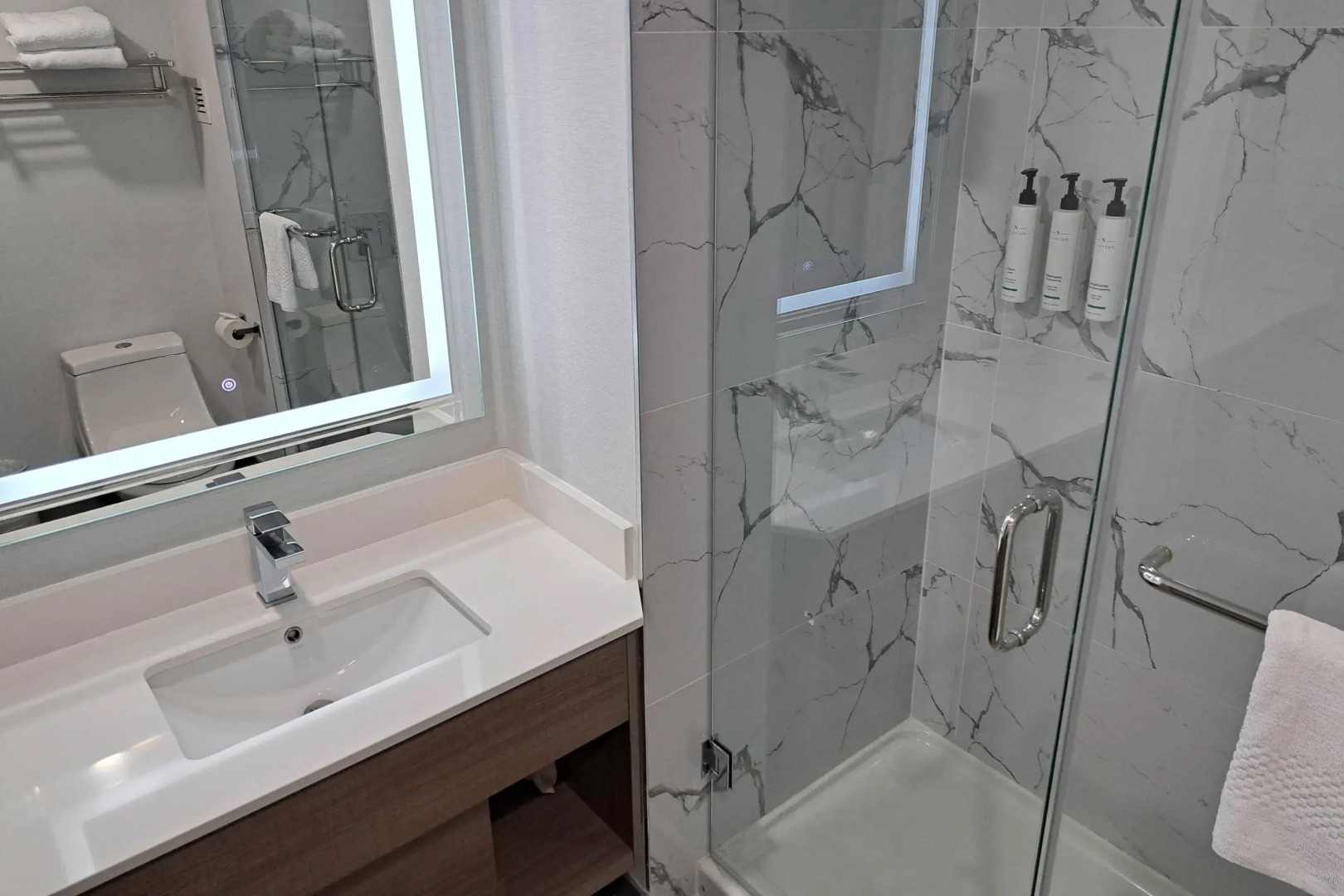 Comfort Hotel Vancouver Airport