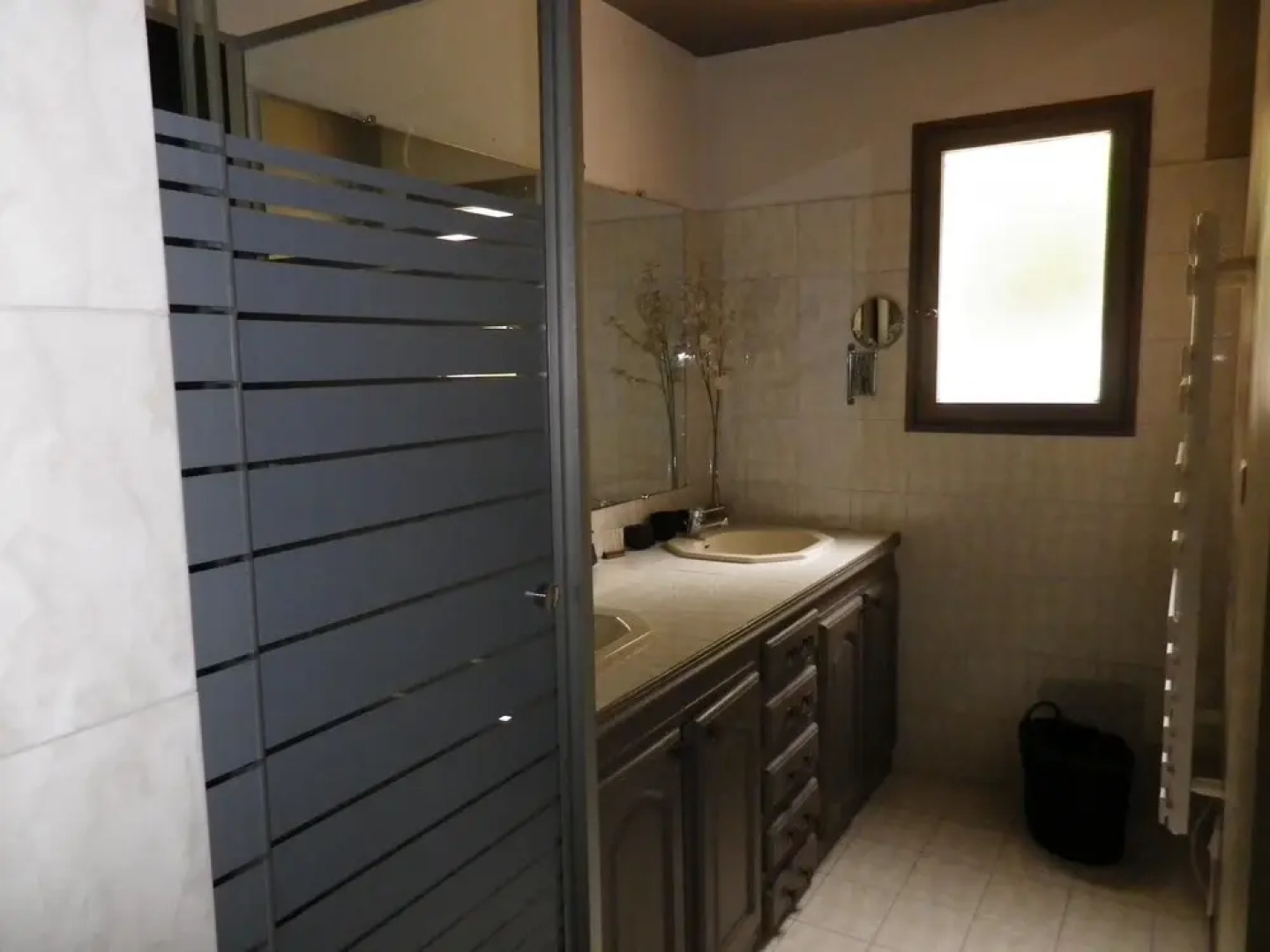 Villa With 3 Bedrooms in Taillades, With Wonderful Mountain View, Priv