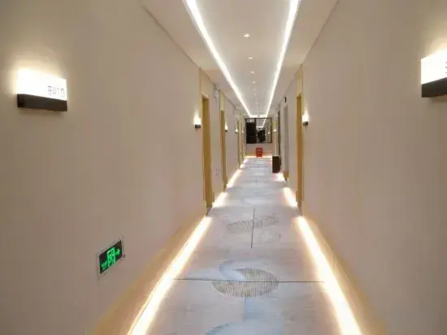 Huayuan Hotel (Jinping Bo'ai Hospital Branch)