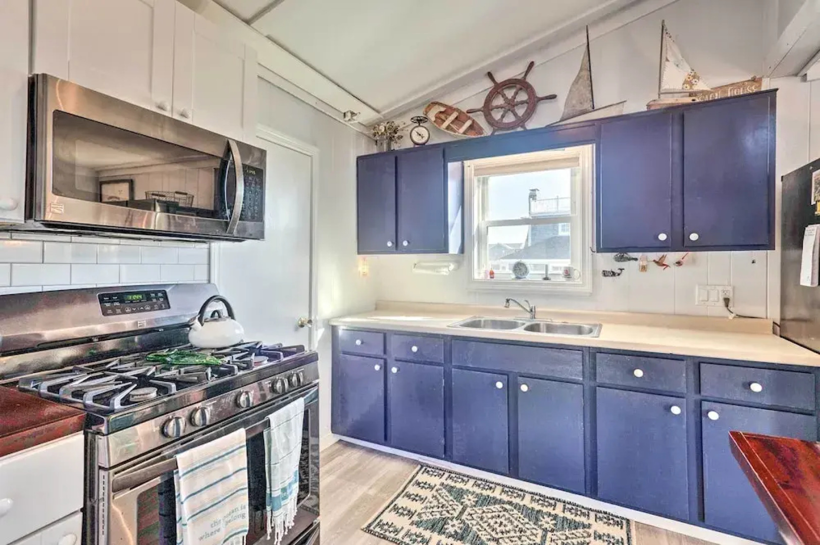 Seaside SK Getaway: Steps to Matunuck Beach!