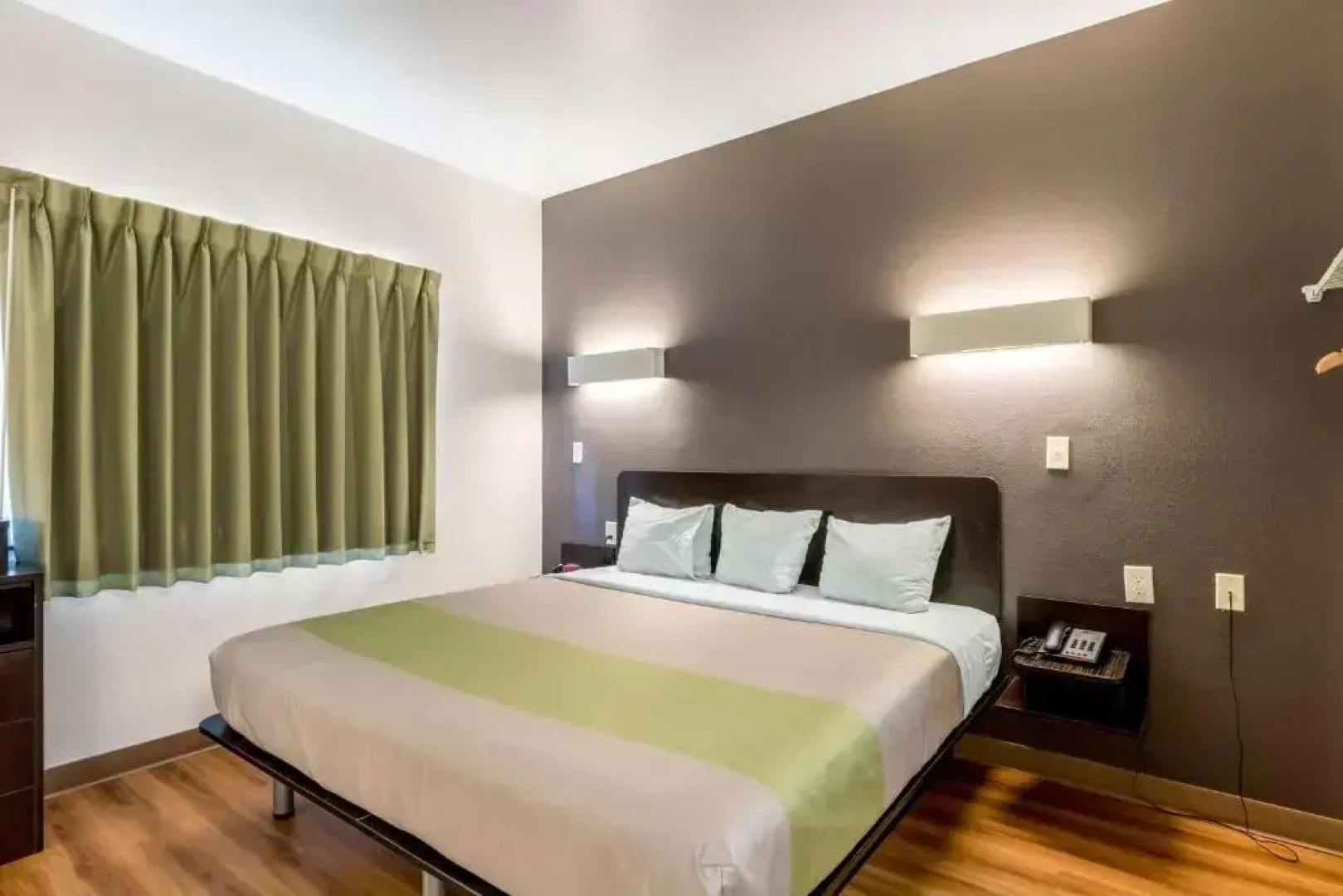 Super 8 by Wyndham Kenedy