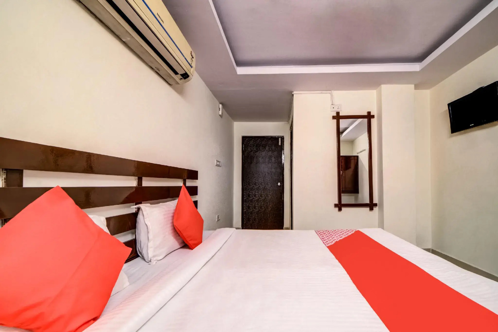 OYO 29345 Hotel Samrat