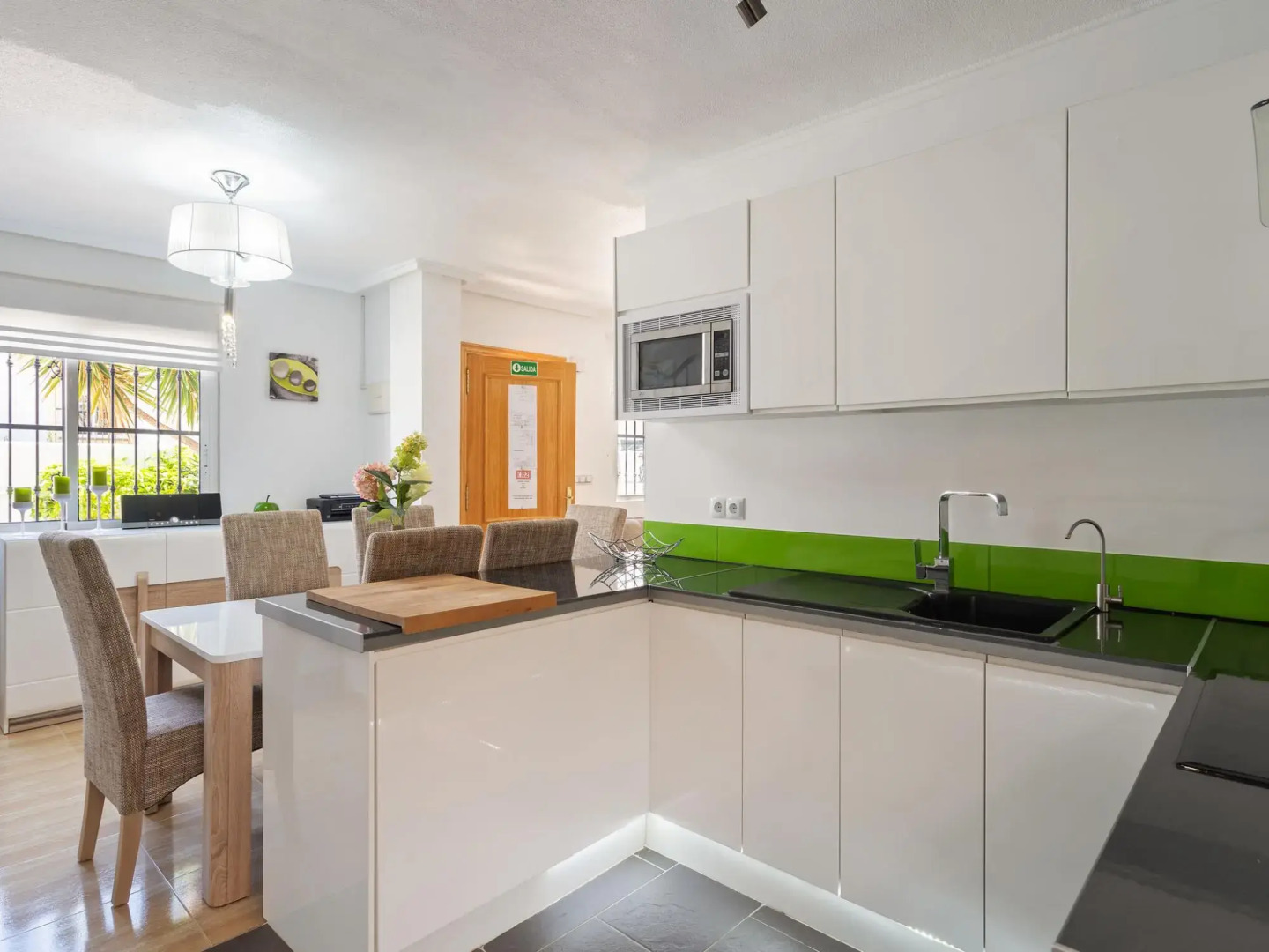 Inviting holiday home in Lo Crispin with shared pool