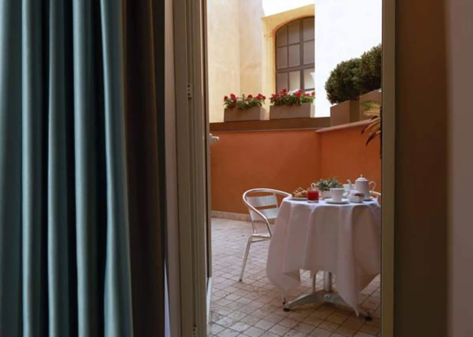 Отель Harry's Bar Trevi Hotel & Restaurant