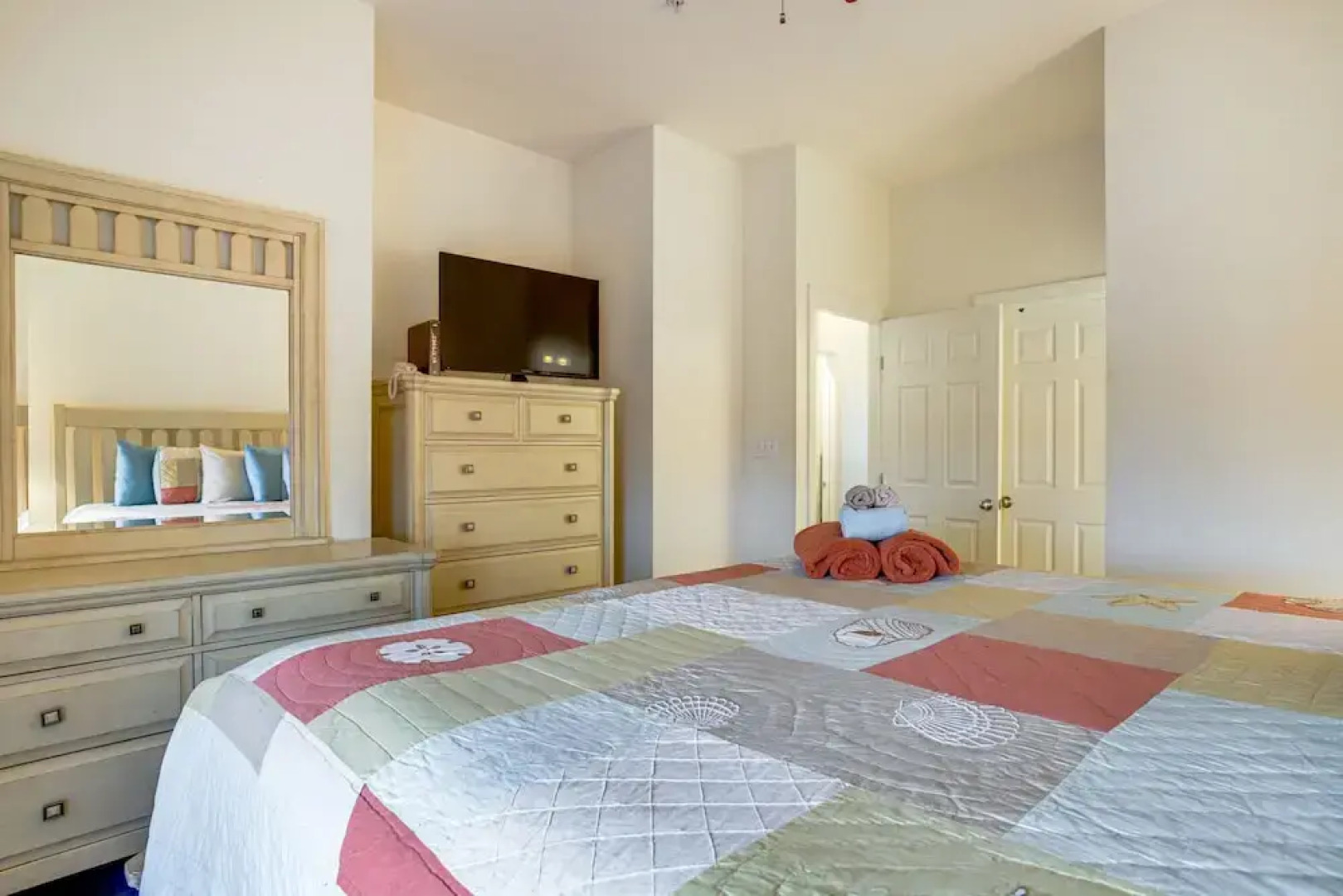 4 Mi to Beaches: Pet-friendly Lewes Condo!