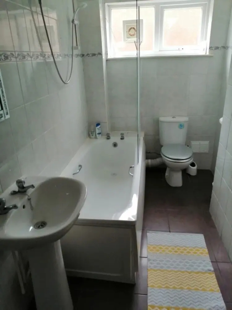 Gatwick Apartments, Direct Link to London
