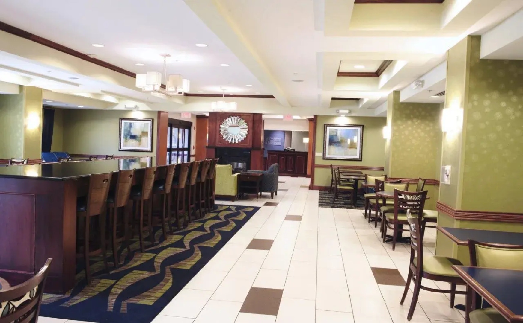 Holiday Inn Express and Suites Urbandale by IHG