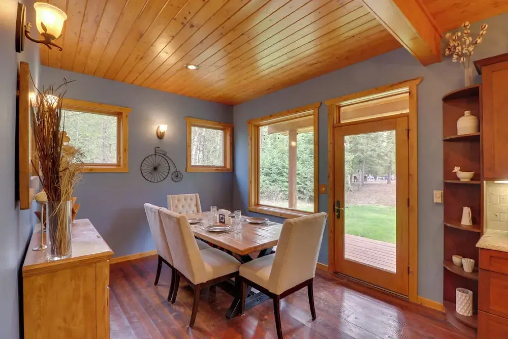 Enchanting Glacier Park Getaway by Flathead Lake!