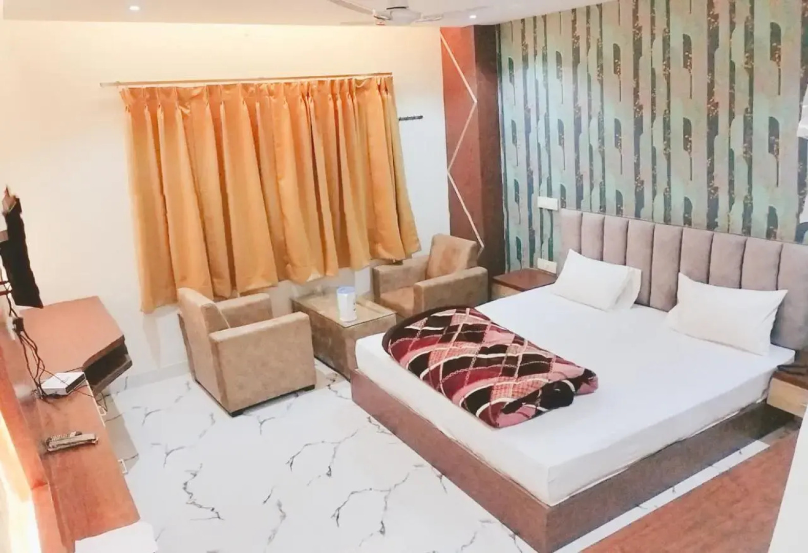 Rbs Hotel & Restaurant