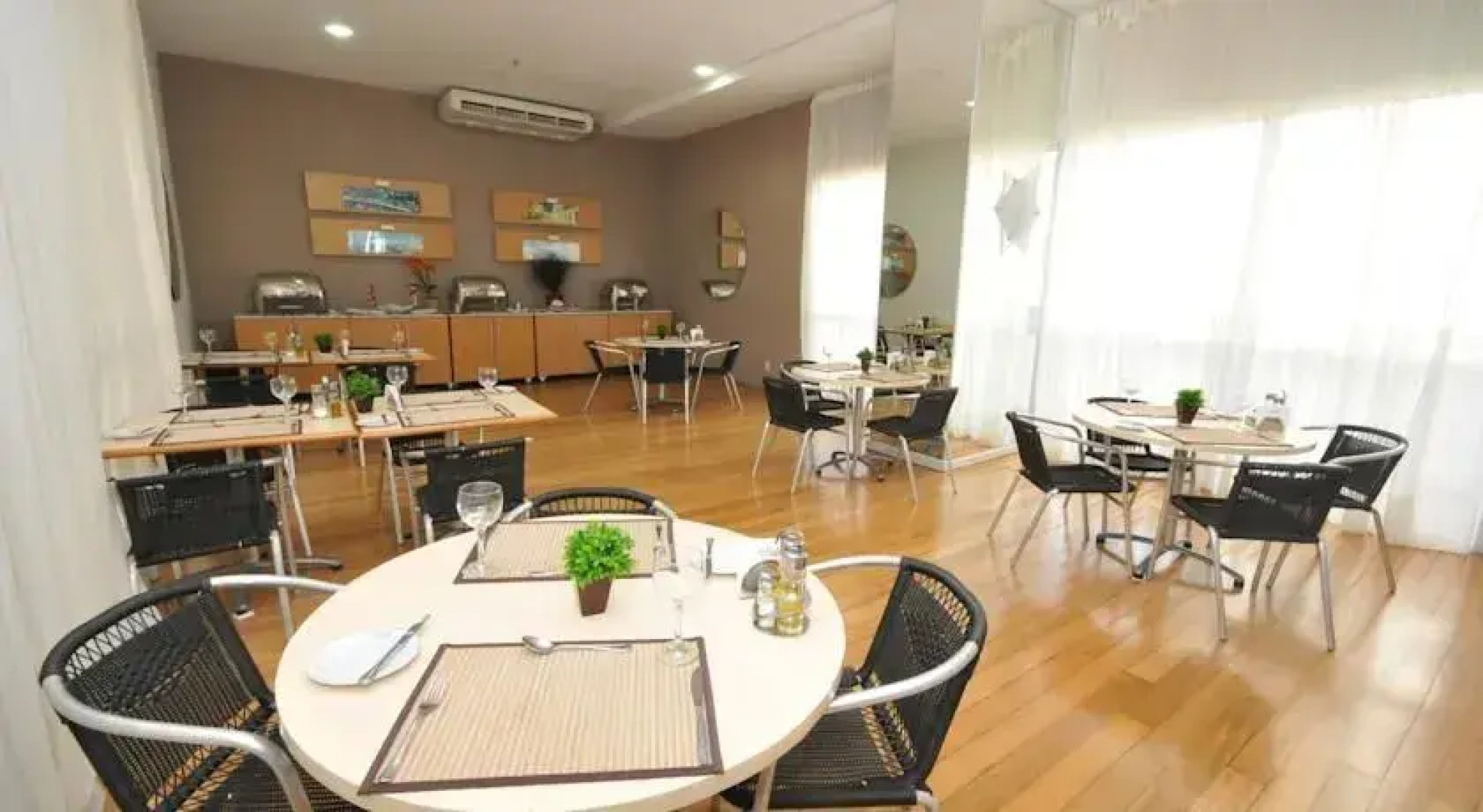 Solare Suites American