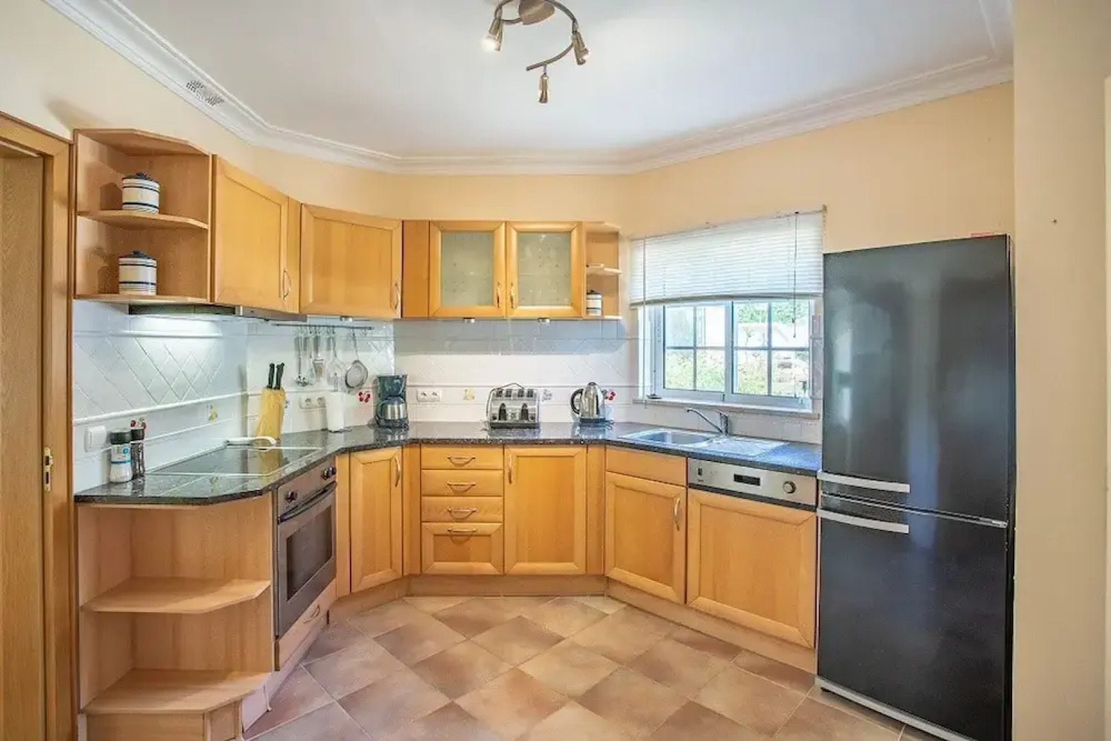 49 Presa da Moura Superbly 2 Bed Townhouse Clos