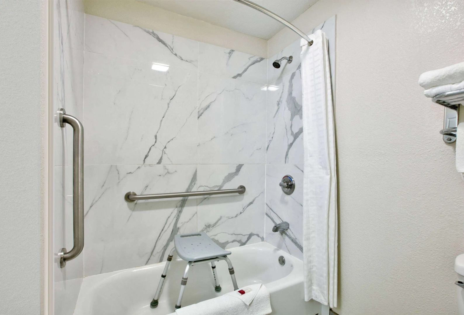 Super 8 by Wyndham Palestine