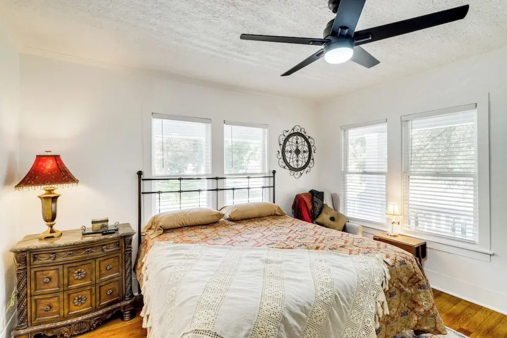 Easy Dtwn Access: Restored 1930s Brenham Retreat