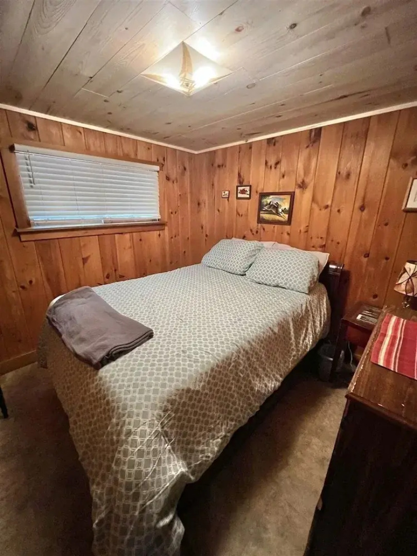 Placyd Pines Limit 8 4 Bedroom Cottage by RedAwning