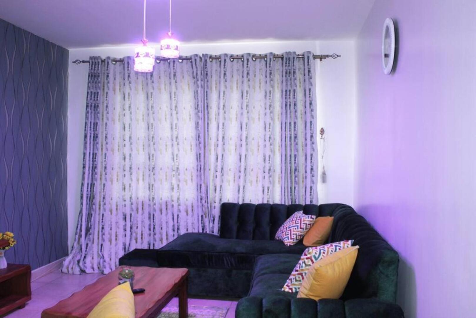 Lovely Emerald Green 3-Bedroom Apartment