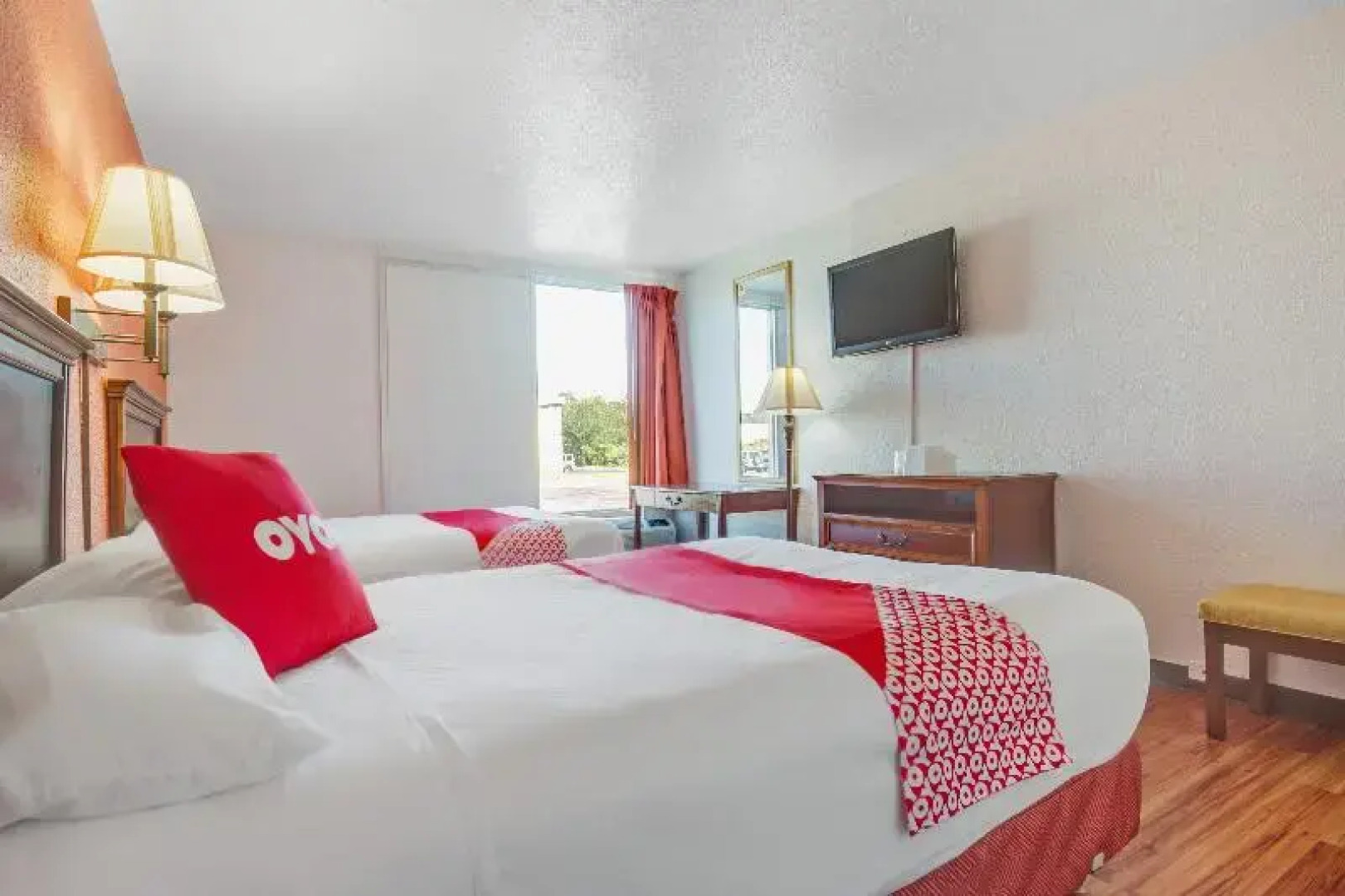 OYO Hotel Mona Lake Muskegon