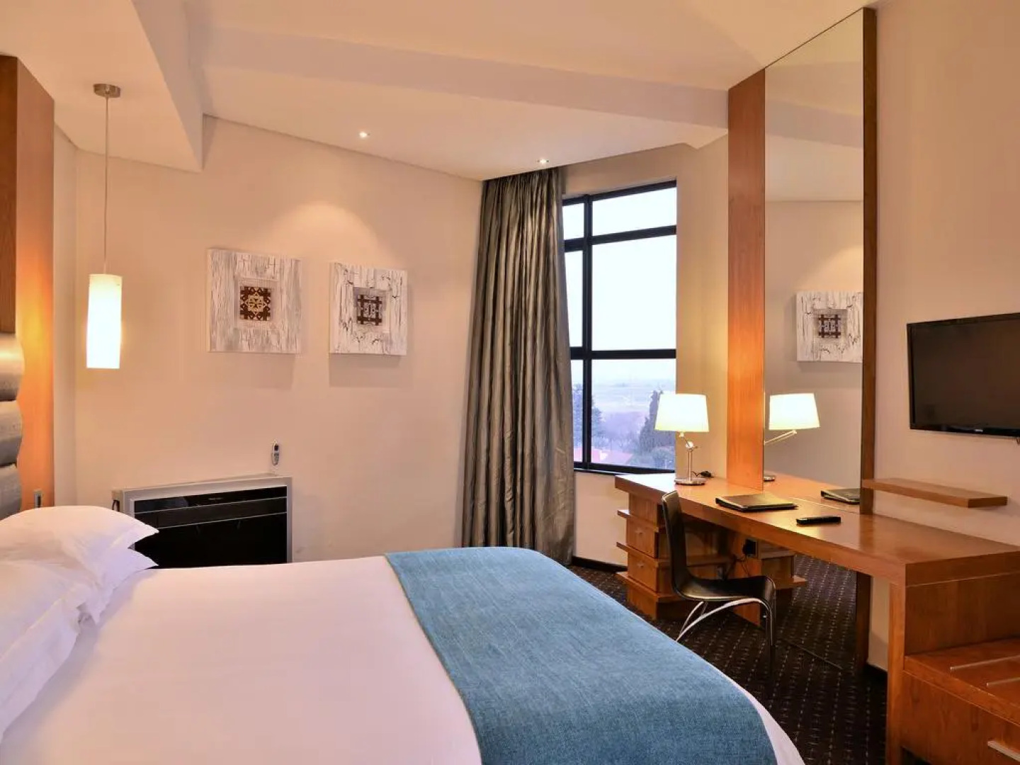 Premier Hotel OR Tambo