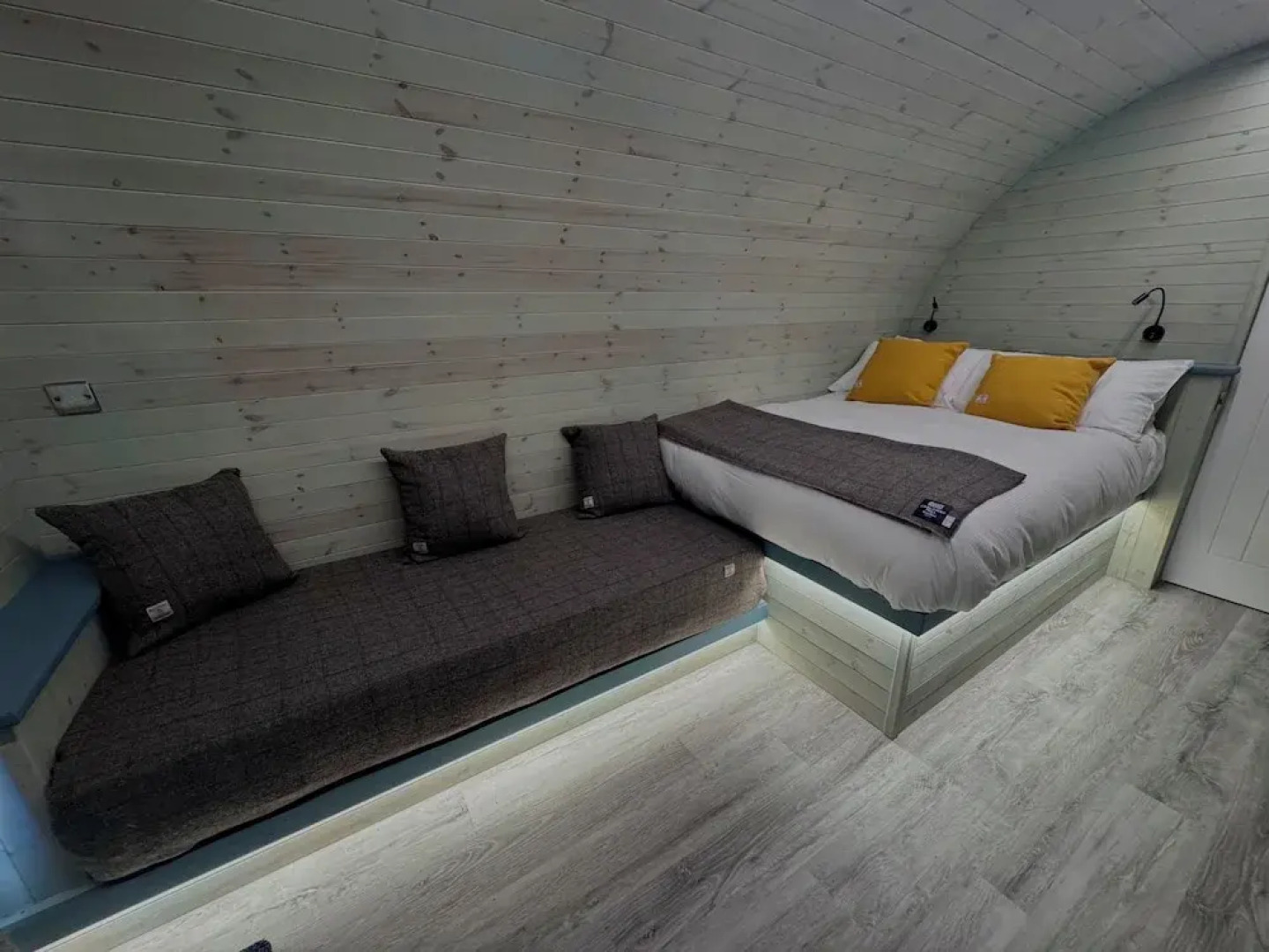 60 Mile Inn-Luxury Pods with Hot Tubs