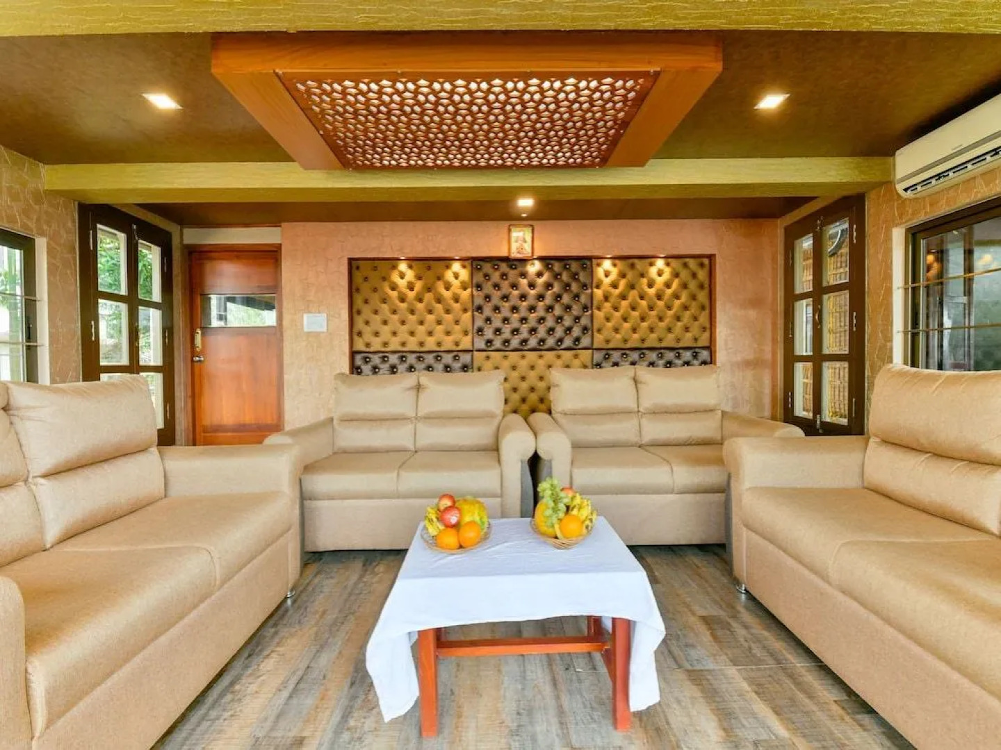 OYO 16838 Big B Houseboat 10 BHK