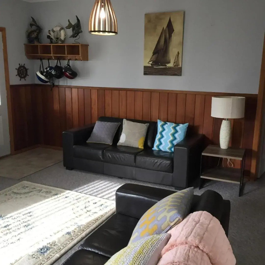 ‘Rose Cottage’ sisters beach accommodation