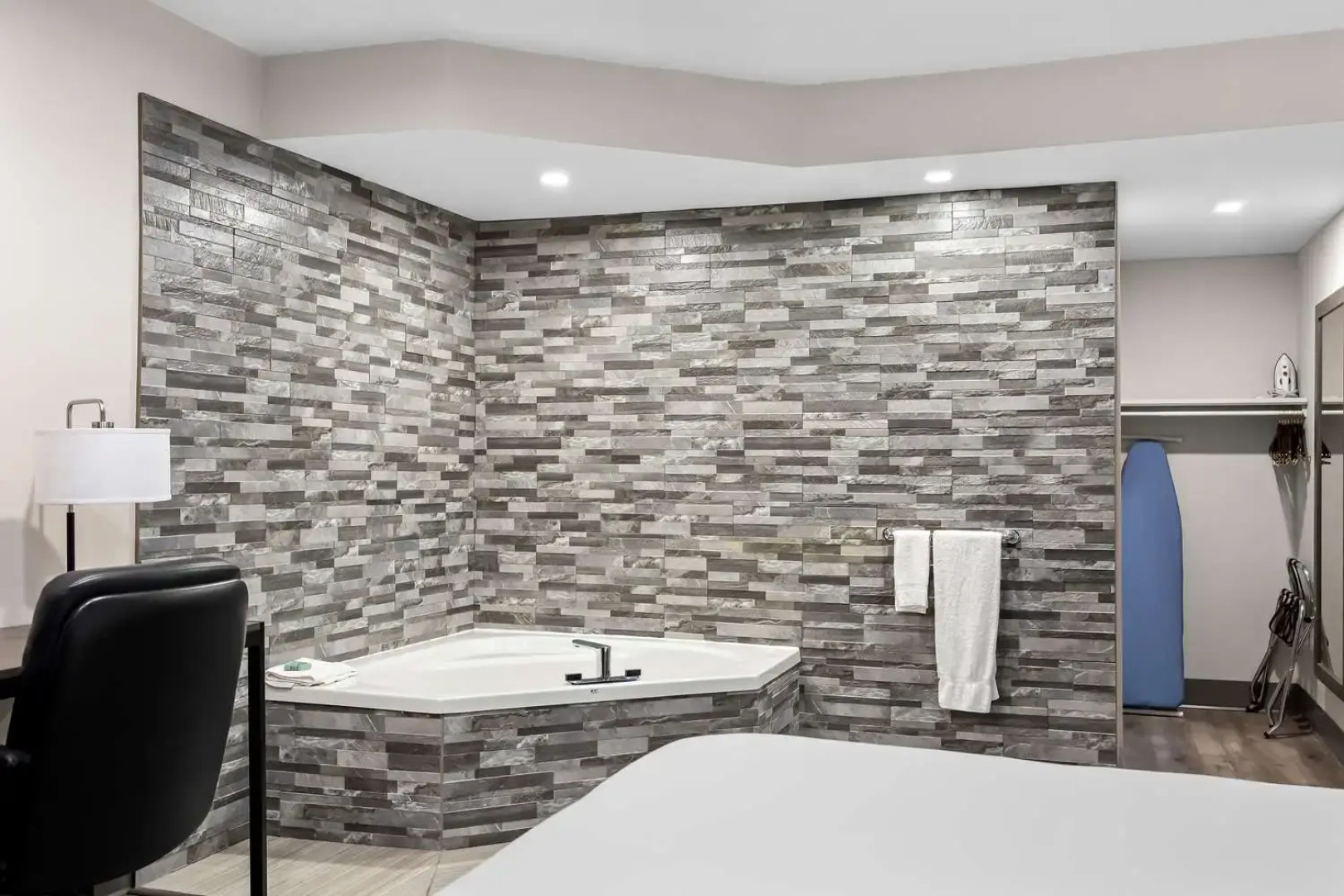 SureStay Plus by Best Western Windsor