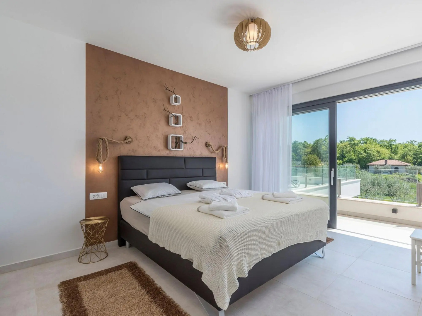 Modern holiday home in Novigrad with swimming pool