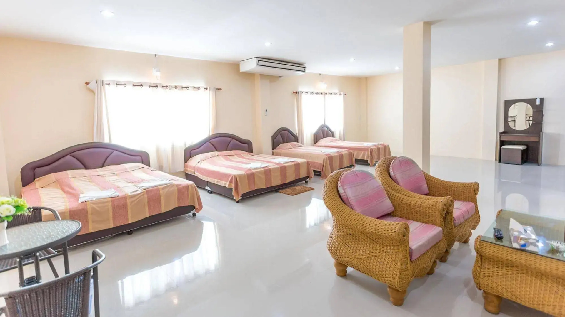 Phet Ngam Hotel