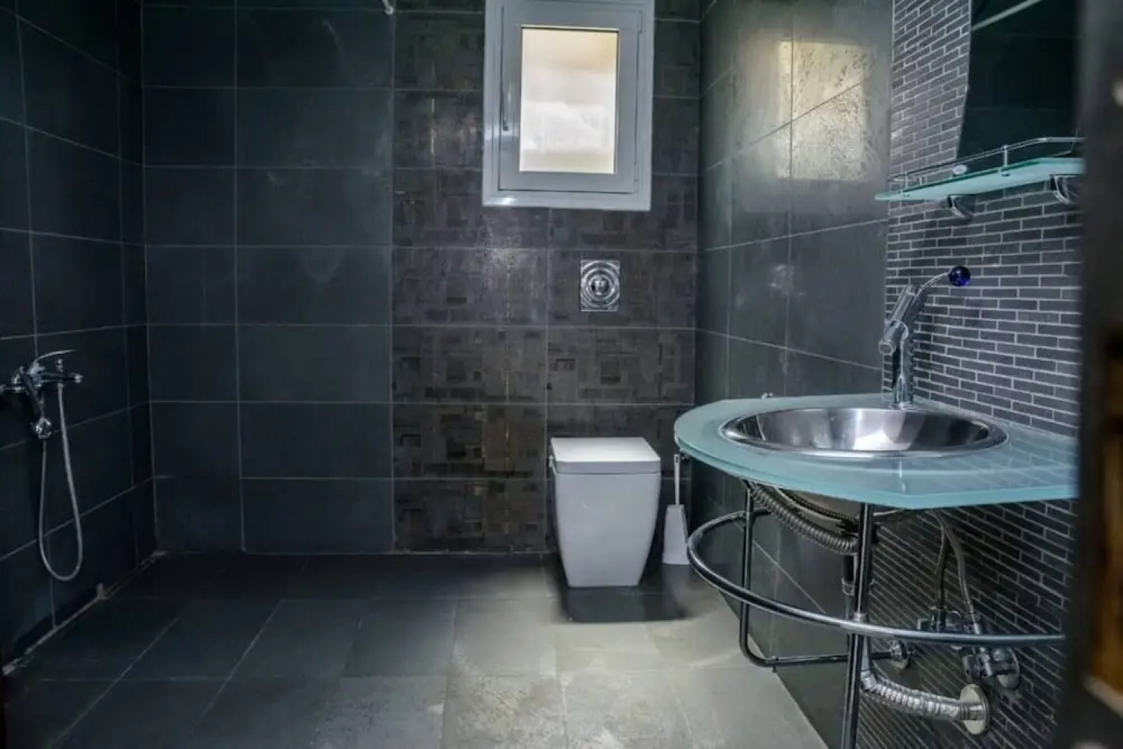 Green Luxury Villa Near The Sea