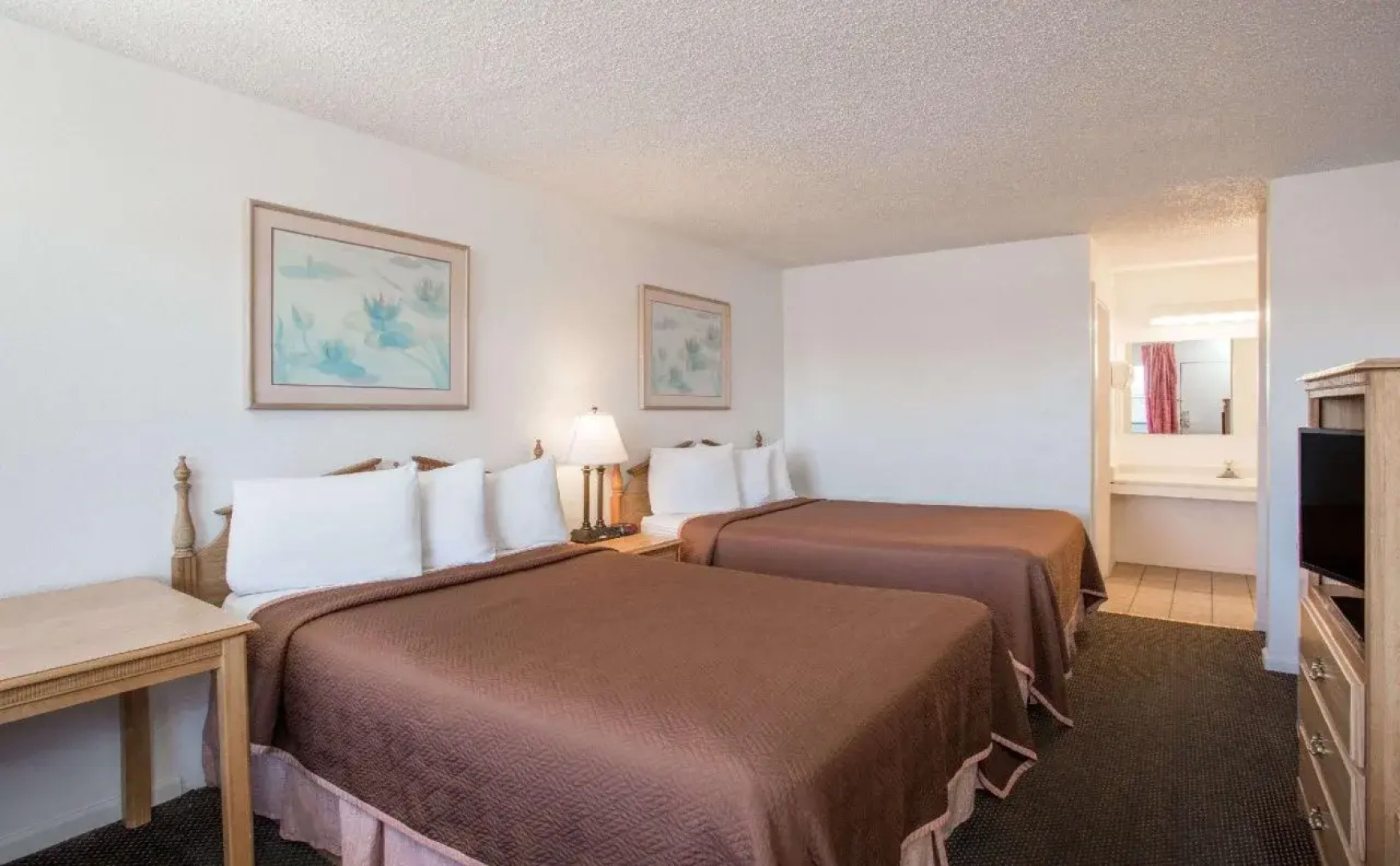 OMEO Suites Glass Beach