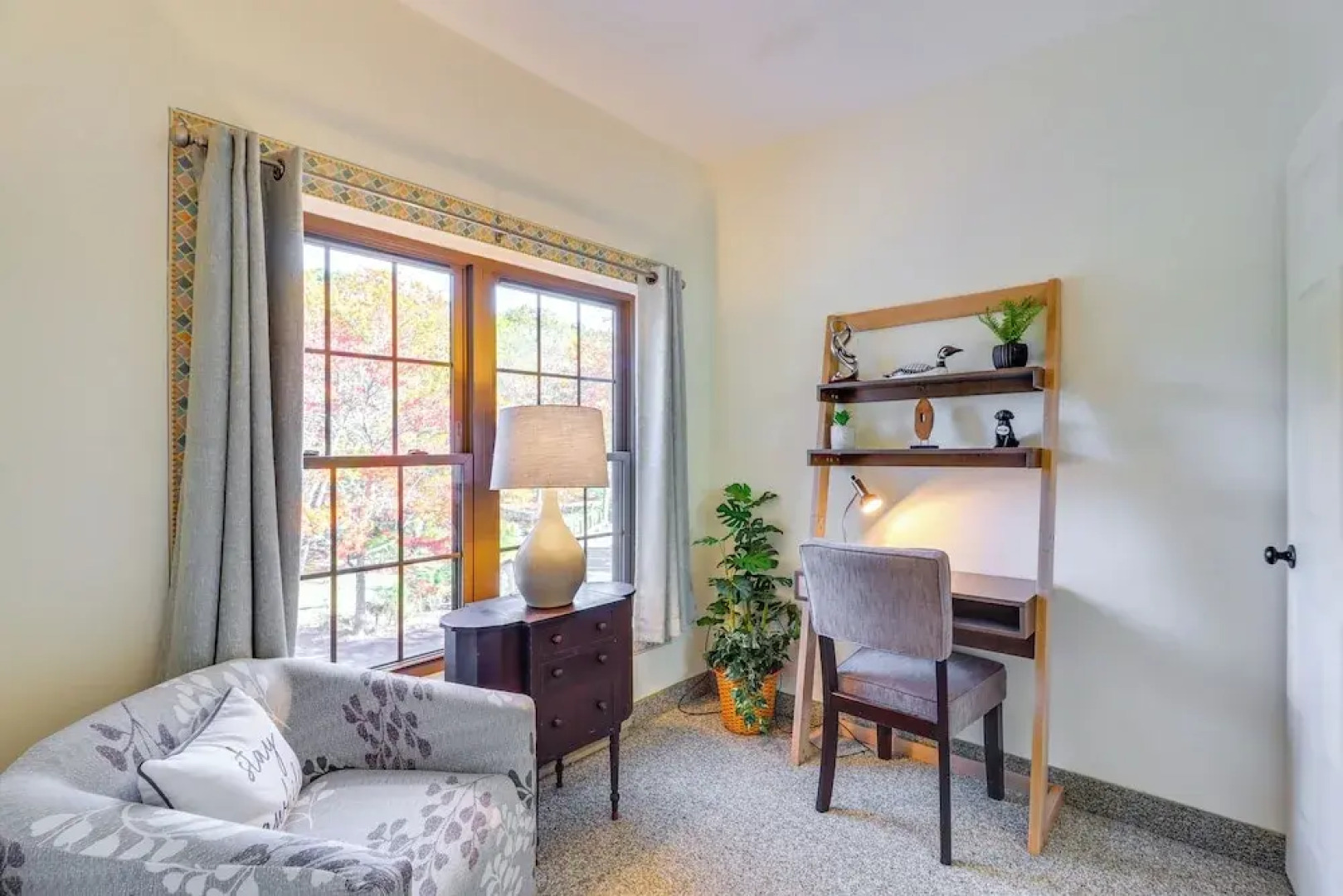 Game Room & Bbq: Waterfront Lake Harmony Condo!