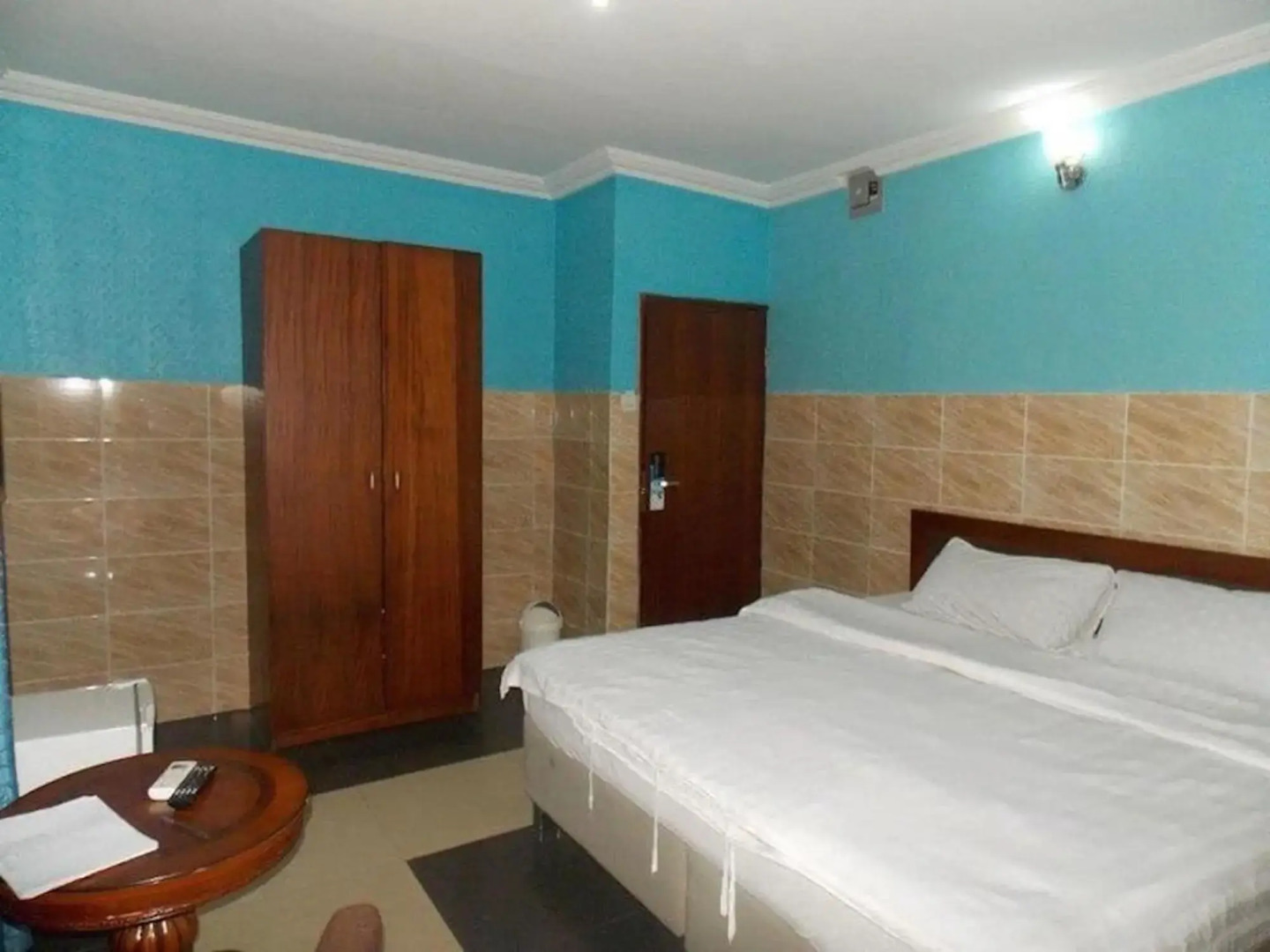 Vic James Apartments