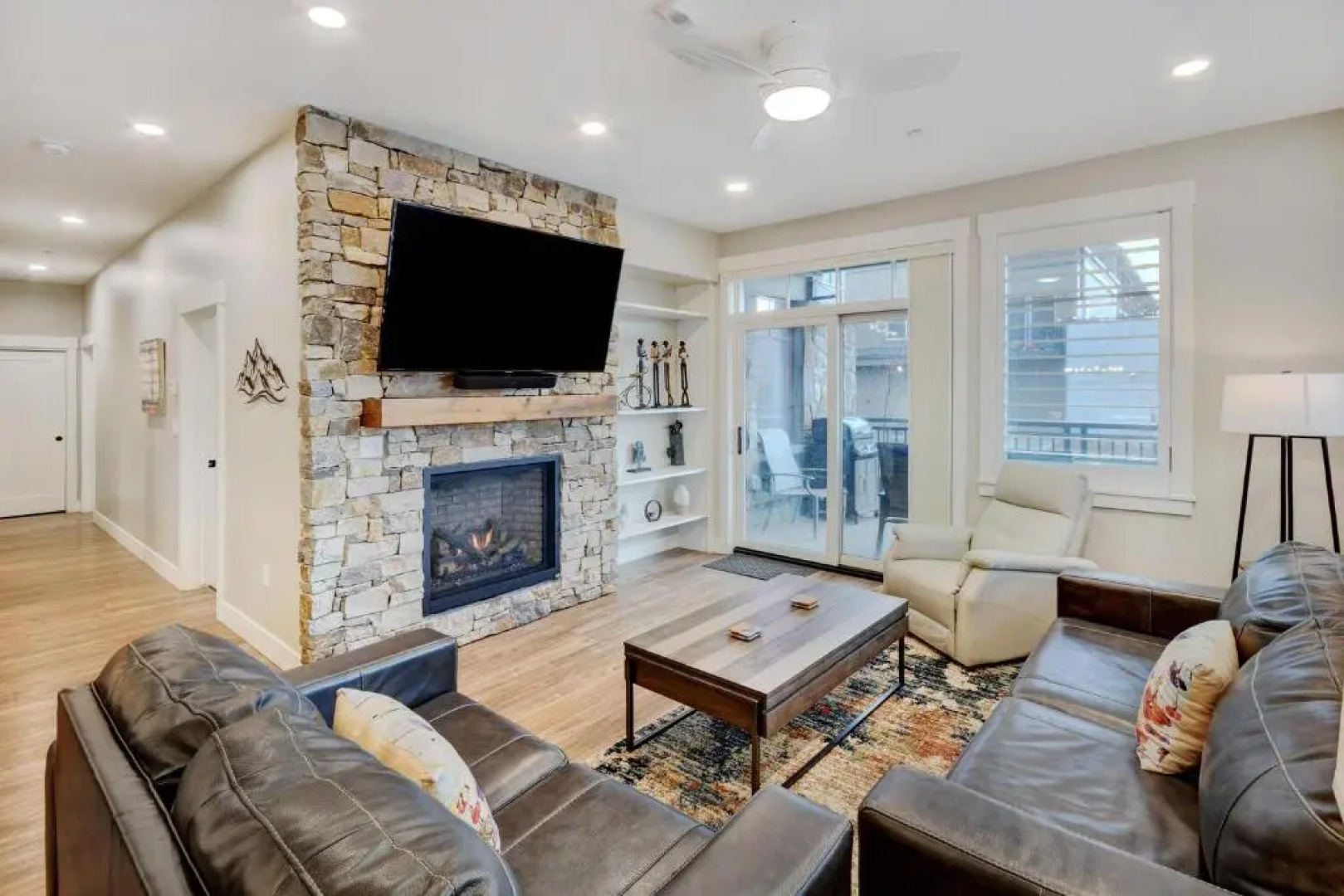 New Luxury Loft #107 Near Resort Huge Hot Tub & Views - FREE Activities & Equipment Rentals Daily