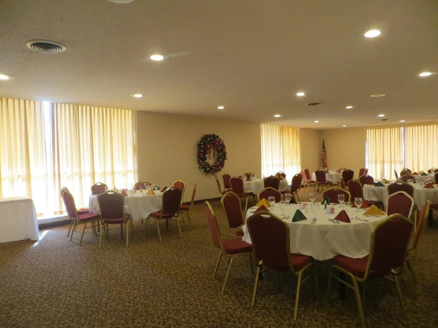 Echo Hotel & Conference Center