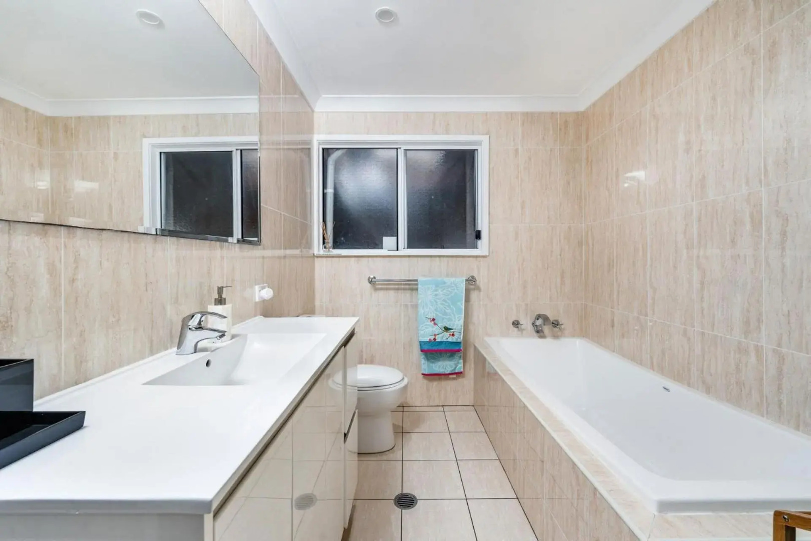 SORRENTO LAKESIDE Sanctuary Point 4pm check out Sundays