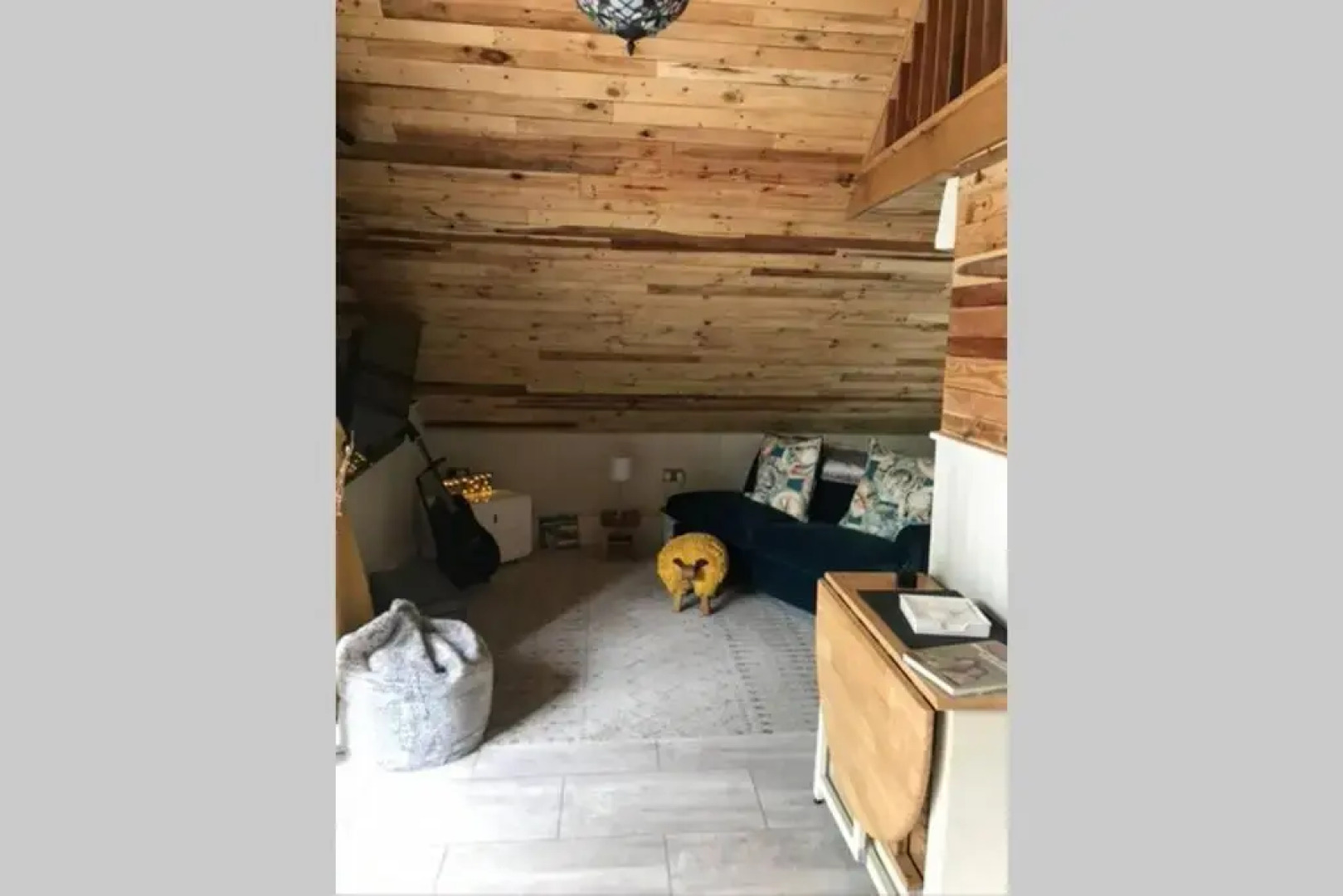 The Shed . A cosy, peaceful, 96% recycled, chalet.