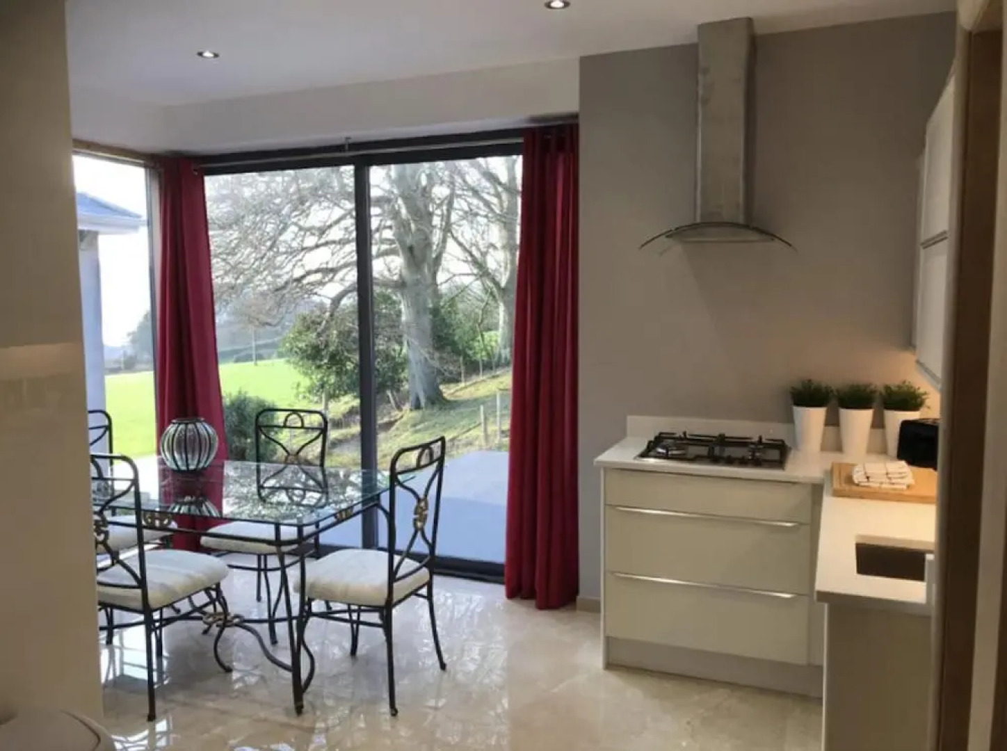 Luxurious Studio Apartment in Fahan, Co Donegal