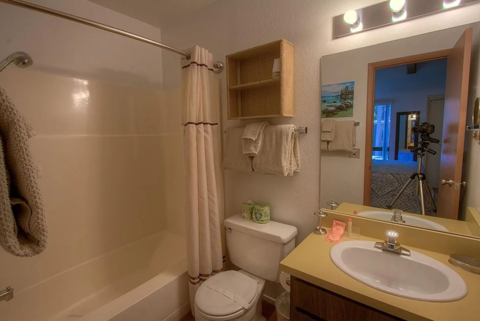 Sparrow's Nest 2 Bedroom Home by RedAwning